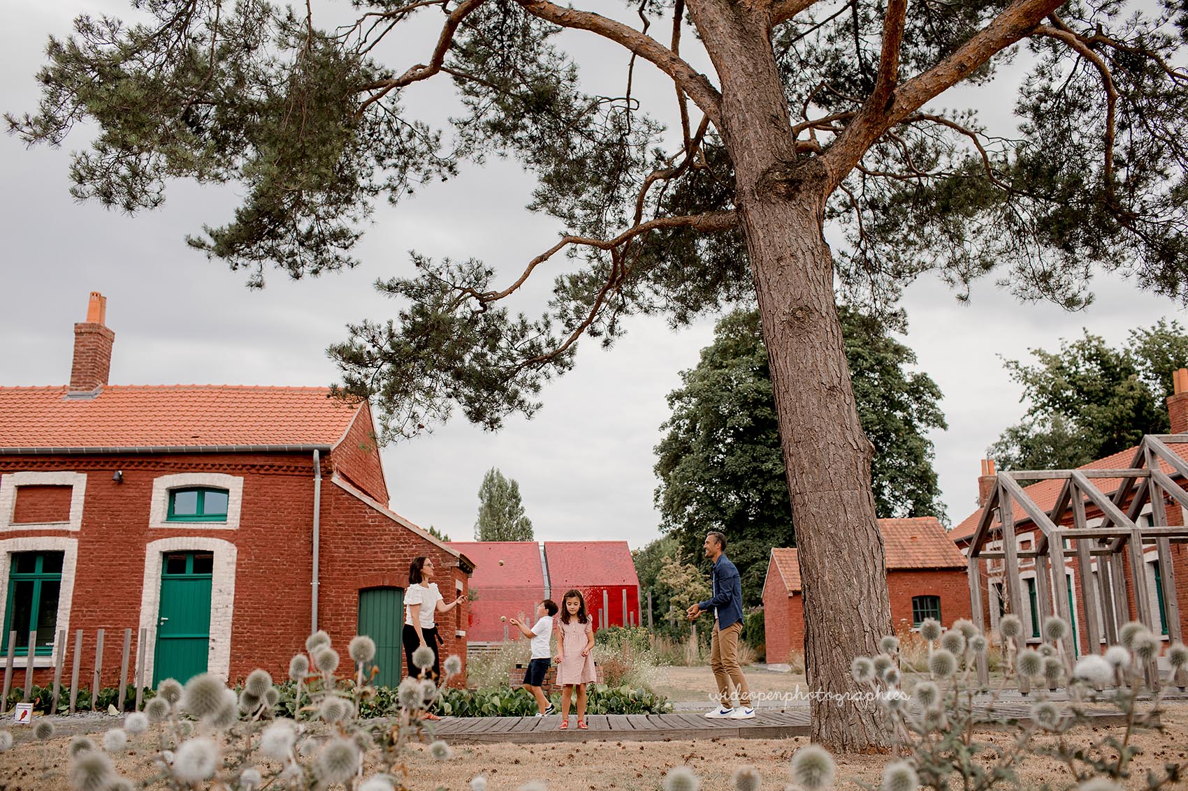 séance photo famille à la cité des électriciens, près de Béthune